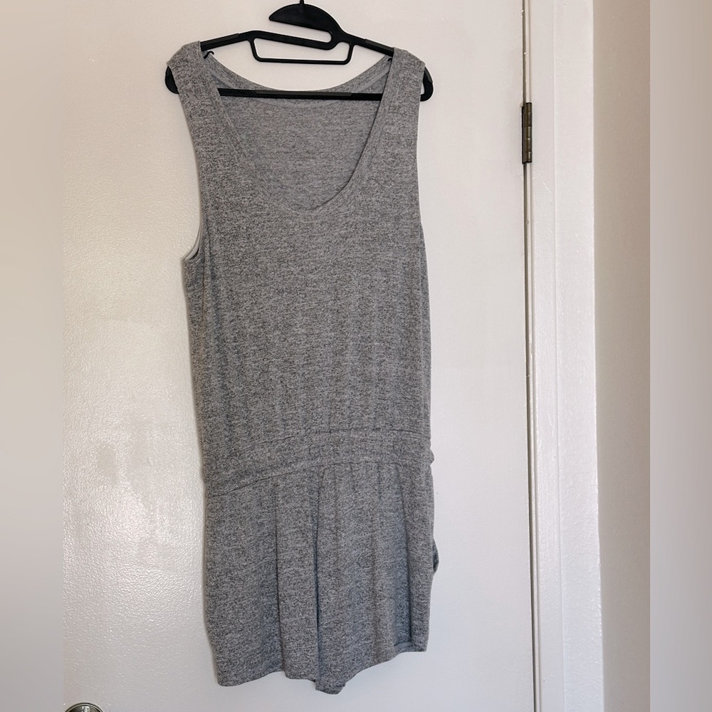 NWT Aritzia Wilfred Free Izabel Romper in Heather White Gray Size M - Picture 5 of 8